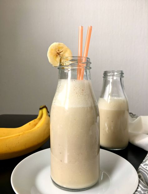 Vegan Smoothie Recipes, Banana Shake, Banana Drinks, Healthy Filling Snacks, Vegan Milk, Healthy Banana, Banana Milk, Vegan Smoothies, No Dairy Recipes