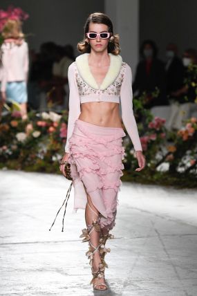 Blumarine RTW Spring 2021 [PHOTOS] – WWD 90s Fashion Models, Spring Trends Outfits, Fashion Blogger Style, Beachwear Fashion, Vintage Couture, Summer Fashion Trends, Runway Models, Spring Summer Fashion, Runway Fashion