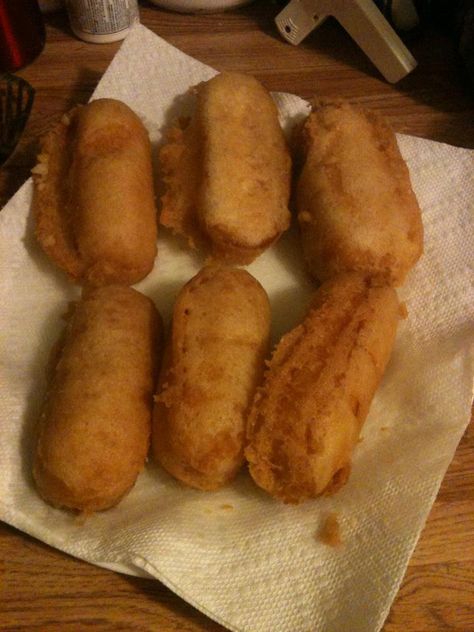 Fried Twinkies: Frozen Twinkies dipped in pancake batter and fried! Fried Twinkies, Deep Fried Twinkies, Decadent Food, Breakfast Sweets, Pancake Batter, Fried Food, Yummy Eats, Deep Fried, Food For Thought