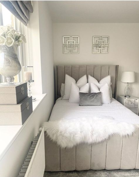 Chavy Chic Bedroom, Somier Cama Ideas, Grey Bed Frame Bedroom Ideas, Grey Bedroom Decor, White Room Decor, Luxury Room Bedroom, Classy Bedroom, Grey Room, Pinterest Room Decor