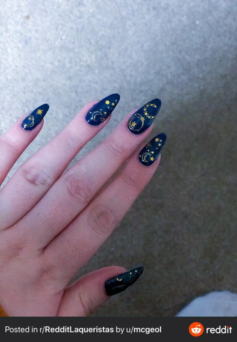 Moon Inspired Nails, Moon And Stars Nails, Celestial Nails, New Years Nails, Witch Nails, Stylish Tips, Mid Century Modern Christmas, Witchy Nails, Moon Nails