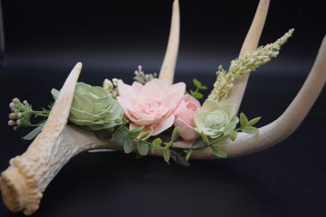 Antler Christmas Decor, Antler Home Decor, Halloween Wedding Centerpieces, Antlers With Flowers, Antler Centerpiece, Antler Flower, Flowers With Greenery, Gothic Candle Holder, Deer Antler Crafts