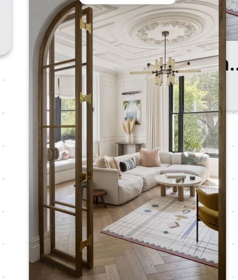 Old Victorian House, Townhouse Interior, Victorian Townhouse, Arched Doors, London Apartment, Stylish Living Room, House On A Hill, Notting Hill, Built In Wardrobe