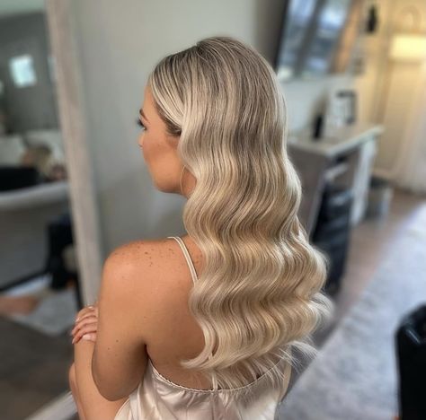 Prom Hair Hollywood Curls, Wedding Hairstyles Glam Waves, Prom 2024 Hairstyles Down, Bridesmaid Hairstyles Hollywood Curls, Blonde Hair Bridesmaid, Hollywood Waves Hair Wedding, Strapless Prom Hairstyles, Glam Wave Wedding Hair, Hollywood Waves Front Pinned