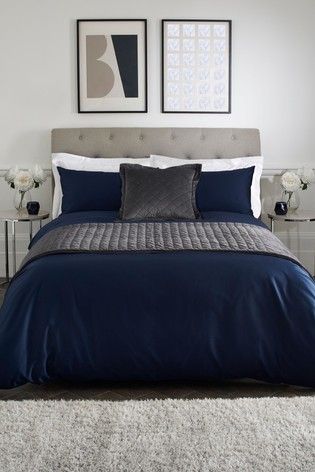 Dark Blue And Grey Bedroom, Grey Colour Scheme Bedroom, Navy Bedroom Decor, Bedroom Paint Design, Calming Bedroom Colors, Navy Blue Bedding, Royal Bedroom Design, Navy Bedroom, Navy Bedding