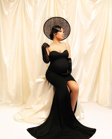 Maternity Photoshoot Outfits Black Women, Afrocentric Maternity Shoot, Hollywood Glam Maternity Shoot, Old School Car Maternity Shoot, Iconic Maternity Photos, 70s Maternity Shoot, Studio Maternity Shoot Black Woman, Pregnancy Photoshoot Black Women, Maternity Shoot Hairstyles