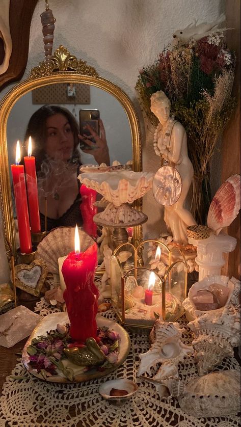 Deco Studio, Poses Selfie, Witches Altar, Kitchen Home Decor, Dreamy Room, Ideas Living Room, Witch Aesthetic, Home Decorating Ideas, Decoration Idea