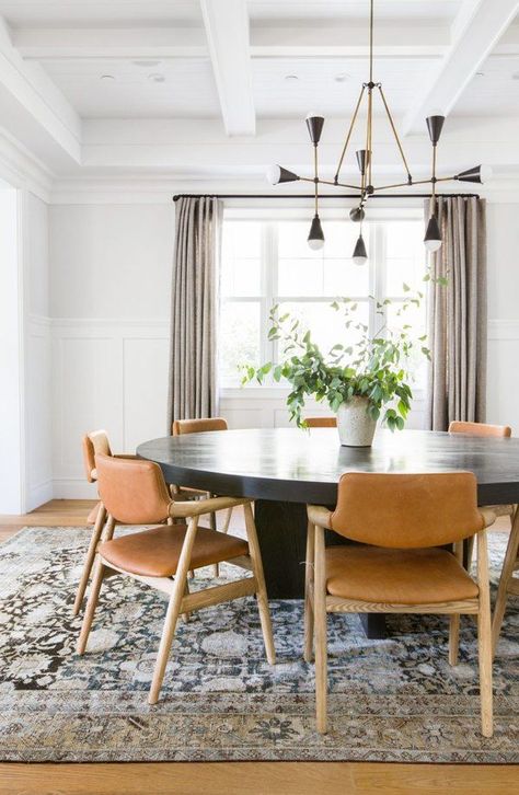 10 Modern Dining Room Ideas With a Farmhouse Twist | Hunker Mid Century Dining Room, Wood Panelling, Mid Century Modern Dining Room, Elegant Bohemian, Diy Playbook, Interior Design Per La Casa, Interior Vintage, Mid Century Modern Dining, Modern Organic