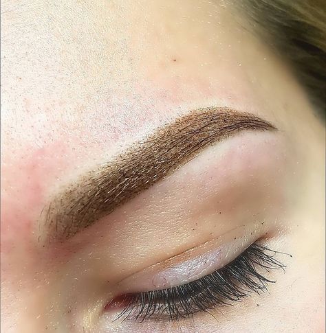 Shaded brows permanent makeup Ombre Brows, Ombre Eyebrows, Contour Tutorial, Makeup Brows, Natural Glam Makeup, Makeup Eyebrows, Brow Tattoo, Permanent Cosmetics, Eye Brows