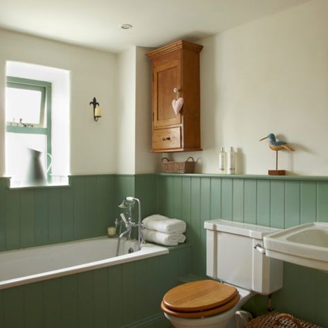 Bathroom | Country cottage | PHOTO GALLERY | Ideal Home | Housetohome Houzz Bathroom, Country Style Bathrooms, Country Bathroom Decor, Cottage Bathroom Ideas, Wainscoting Bathroom, Bathroom Paneling, Traditional Bathroom Designs, Tongue And Groove Panelling, Cottage Bathroom