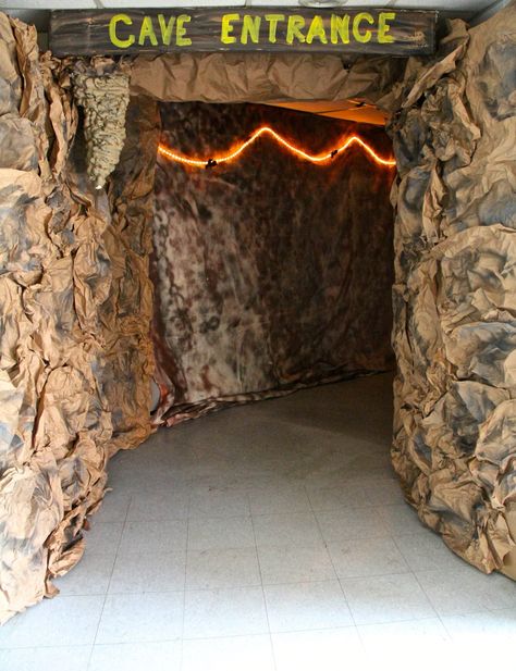 Cave walls from Kraft paper Water Wall Fountain, Scary Halloween Decorations Outdoor, Crystal Drawing, Vbs Themes, Western Theme Party, Halloween House Party, Dragon Party, Dinosaur Theme Party, Night At The Museum