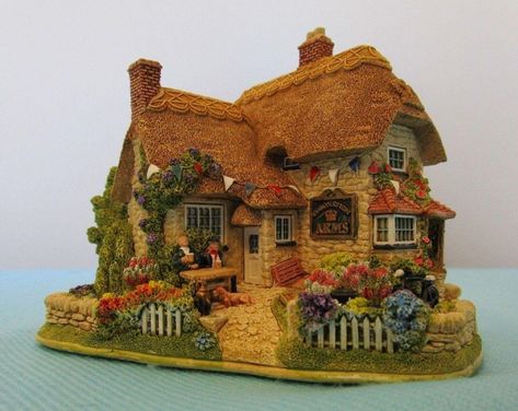 Lilliput Lane Coronation Arms L2554 | #1926422429 Lilliput Lane Cottages, Lilliput Lane, Lily Vases, Lisa’s Country Cottage Dollhouse, Lenox China, Mug Tree, Chimney Sweep, Hummel Figurines, Tiger Lily