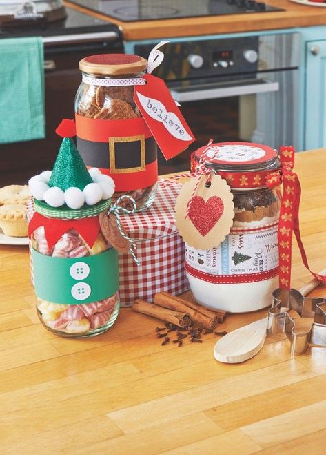 Sweets Jars Ideas, Christmas Sweet Jars, Christmas Jam Jar Ideas, Christmas Jars Decorations Craft Ideas, Jolly Jars Ideas Kids, Christmas Treat Jars, Old Time Christmas Decorations, Christmas Crafts With Kids, Christmas Jars Decorations