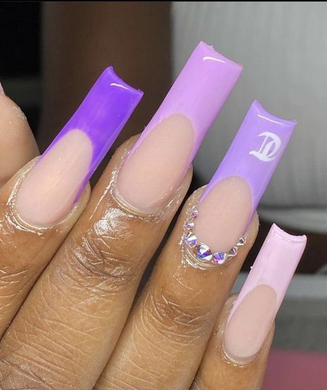 Nails Inspiration Lavender, Purple Nails Acrylic With Initial, Purple Medium Nails, Purple Nails With Initial, Simple Nails Purple, Stop Nail Biting, Nails Art Simple, Nail Art 2022, Sqaure Nails