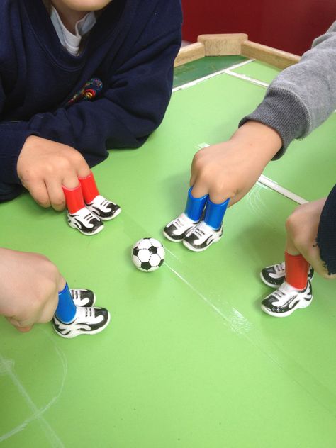 Voetbalspel Football Eyfs Activities, Finger Gym Ideas, Finger Dexterity Activities, Finger Gym Activities Eyfs, Finger Gym Activities, Abc Does, Finger Games, Finger Gym, Funky Fingers