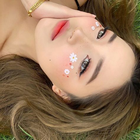 Flower Makeup, Face Painting Easy, Kawaii Makeup, Face Paint Makeup, Face Art Makeup, Hey Man, Makeup Eye Looks, Creative Makeup Looks, Eye Makeup Art