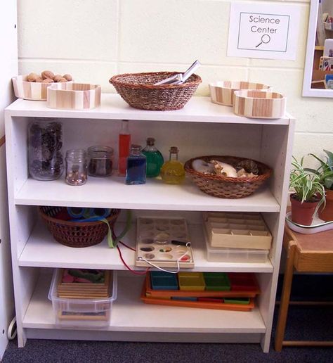 Lots of ideas for activities and items to go in your science center.  Great ideas if you have bare shelves or the kids just never seem to interested in that area. Science Corner, Science Center Preschool, Pre-k Science, Science Area, Science Room, Science Stations, Preschool Centers, Classroom Centers, Kindergarten Science