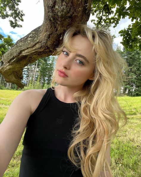 Kathryn Newton on Instagram: “Hug that tree” Kathryn Love Newton, Kathryn Newton, Missing Her, Aesthetic People, Angel Face, Instagram Aesthetic, Face Claims, Pretty Woman, Hair Inspo