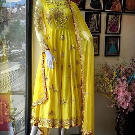 Instagram post by Prabhjot Designer (PD)👗👗 • Jun 17, 2019 at 7:11pm UTC Anarkali Gown Floor Length, Birthday Dresses For Ladies, Cute Ankara Dresses, Ankara Dresses For Ladies, Cute Birthday Dresses, Outfit For Chubby, Anarkali Gown With Dupatta, Dress For Chubby Ladies, Indian Long Dress