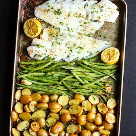 Quick Fish Recipes, Baked Tilapia Recipes, Fish Recipes Baked, Fish Dinner Recipes, Sheet Pan Suppers, Sheet Pan Dinners Recipes, Easy Mediterranean Diet Recipes, Baked Veggies, Tilapia Recipes