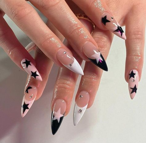 star nail ☆ (creds.: nailzzbysteph on Instagram) Alt Nails Acrylics, Star Acrylic Nails, Borboleta Tattoo, Food Nails, Star Nail, Baby Pink Nails, Sharp Nails, Stiletto Nail Art, Red Acrylic Nails