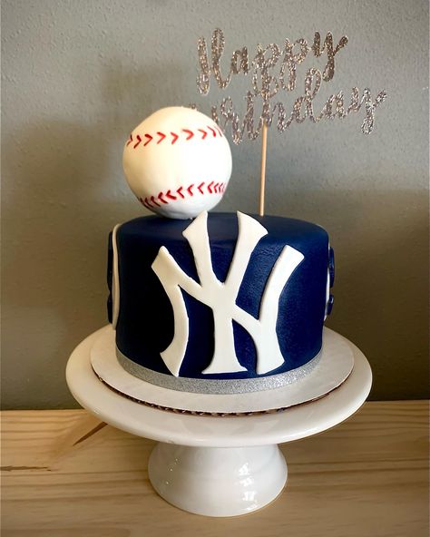 Yankee Cakes Birthdays, Aaron Judge Birthday Cake, New York Yankees Cake, Baseball Cakes, Yankee Cake, Baseball Cake, Baseball Birthday Party, Aaron Judge, Baseball Birthday