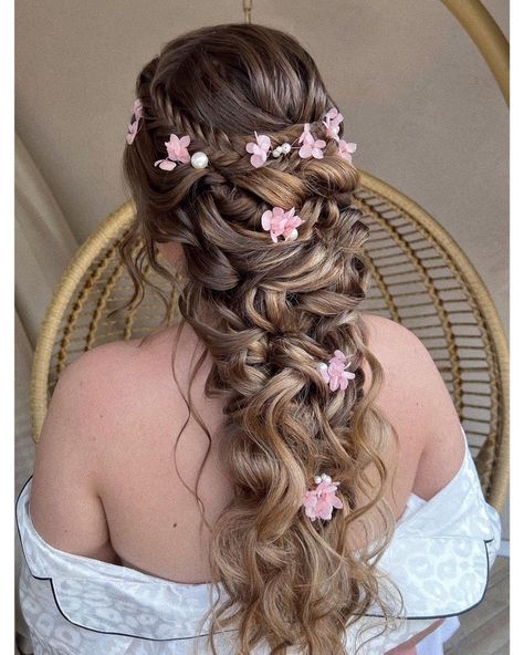 Prom Hair Ideas, Bridal Braids, Mother Of The Bride Hair, Bridal Hair Buns, Wedding Hairstyles Bride, Quince Hairstyles, Bridal Makeup Looks, Princess Hairstyles, Favorite Hairstyles