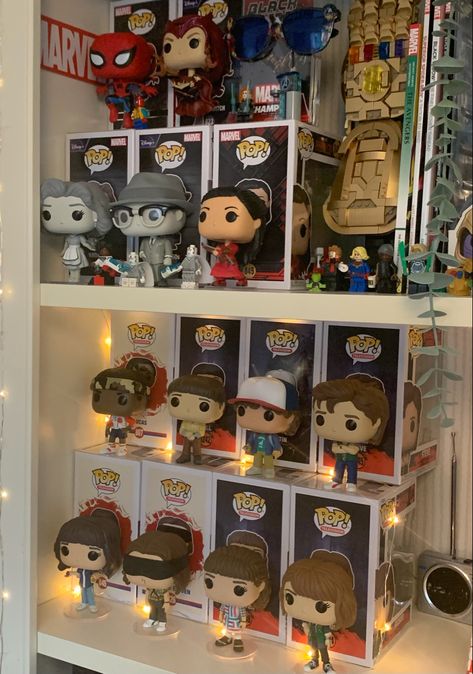 Masc Room, Funko Pop Collection Room, Funko Display Ideas, Downtown Room, Funko Pop Display Ideas, Marvel Accessories, Marvel Room, Funko Pop Display, Retro Games Room