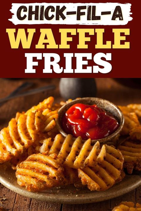 These copycat Chick-fil-A waffle fries will bring the food chain right into your home! Learn how to make this easy recipe and have tasty, crispy Chick-fil-A fries anytime you want. Yummy Lunch Ideas At Home Easy, Chickfila Fries Recipe, Chik Fil A Recipes, Waffle Fry Recipes, Chic Fil A Copycat Recipes, Chic Filet Copycat Recipe, Copycat Mcdonalds Fries, Chick Fil A Fries Recipe, Diy Waffle Fries