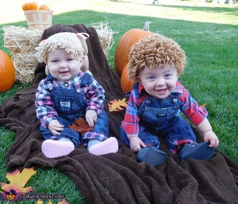 Cabbage Patch Dolls - 2016 Halloween Costume Contest Cabbage Patch Doll Costume, Cabbage Patch Wig, Cabbage Patch Costume, Cabbage Patch Hat, Baby Winter Hat, Cabbage Patch Babies, Halloween Costumes 2016, Baby Kostüm, Crochet Unique