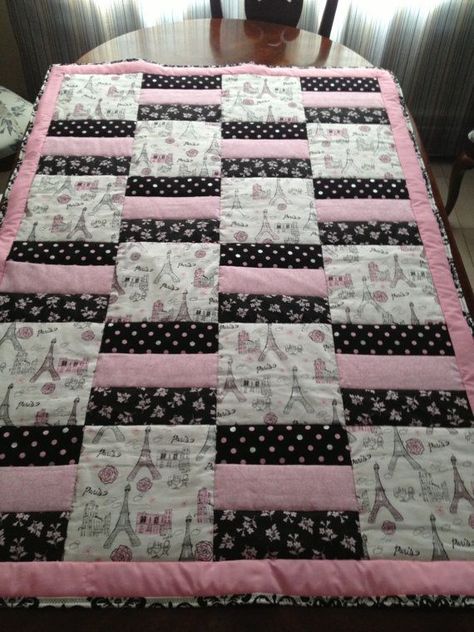 Paris Quilt, Colchas Quilting, Quilt Baby Blanket, Quilt Blocks Easy, Lap Quilt Patterns, Quilting Designs Patterns, Quilt Square Patterns, Quilt Sewing Patterns, Baby Quilt Patterns