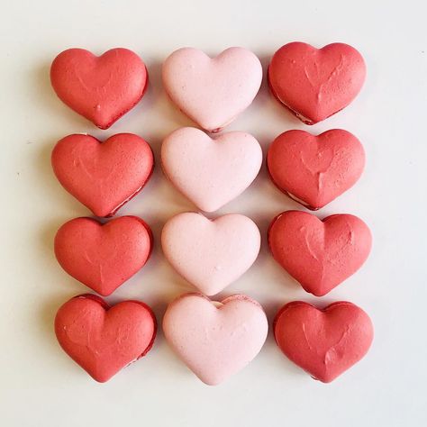 Valentine’s Day Macarons, Heart Macarons, Macaron Ideas, Valentines Snacks, Bridesmaids Proposal, Instagram Heart, Valentines Day Desserts, French Macarons, February 8