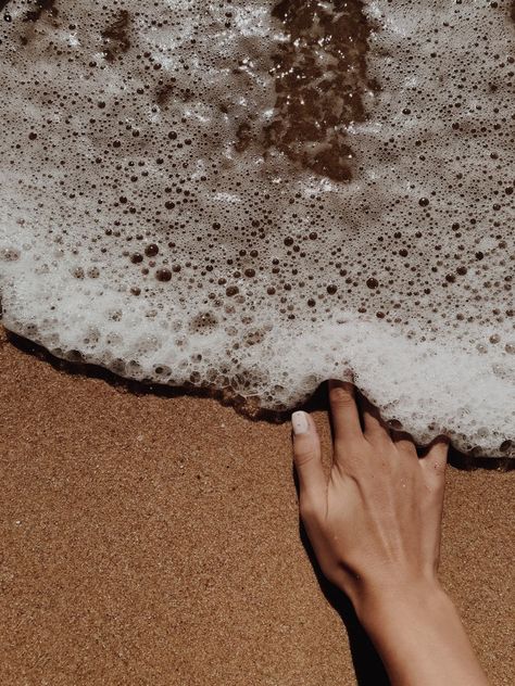 Sand Photoshoot, Sand Aesthetic, Italian Summer Aesthetic, Water Photoshoot, Red Sand, Sea Photography, Hand Photo, Sea Sand, Beach Sessions