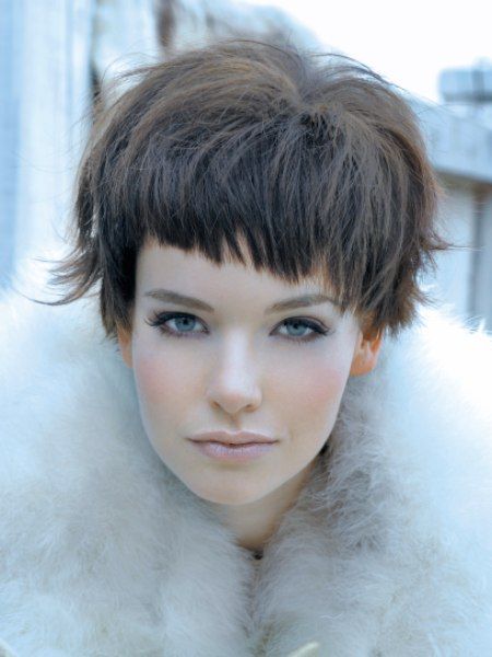 Short Bangs Short Hair, Hair Trends Color, Sassoon Haircut, Bang Haircuts, Vidal Sassoon Haircut, Braided Hairstyles For School, Fashionable Hairstyles, Edgy Short Haircuts, Short Hair Bride