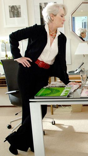 Meryl Streep's suit in The Devil Wears Prada Devil Wears Prada Outfits, Prada Outfits, Street Mode, Miranda Priestly, Style At A Certain Age, Prada Fashion, Diane Keaton, Devil Wears Prada, Advanced Style