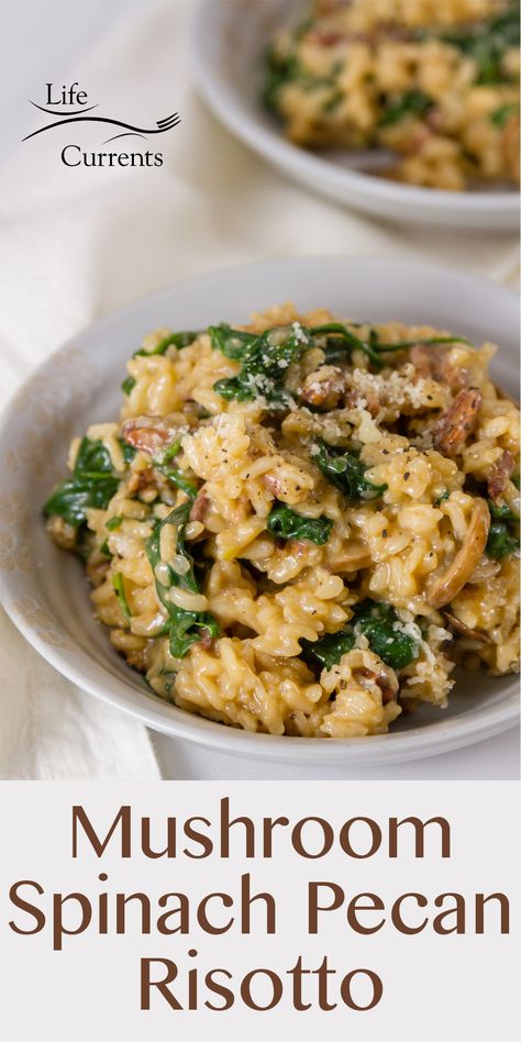 Risotto Vegetarian, Vegetarian Main Dish, Christmas Main Dishes, Mushroom Spinach, Vegetarian Christmas, Vegetarian Main Dishes, Risotto Recipes, Holiday Meals, Vegetarian Dinner