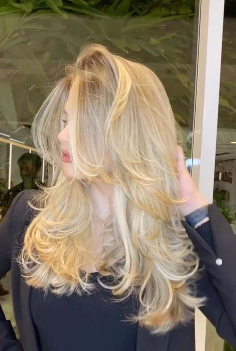 Long Layered Hair Blowout, Butterfly Haircut Blonde, Butterfly Haircut Mid Length, Butterfly Haircut Shoulder Length, Butterfly Haircut Side Part, Hairstyles Butterfly, Butterfly Haircuts, Butterfly Layers, Blowout Hairstyles