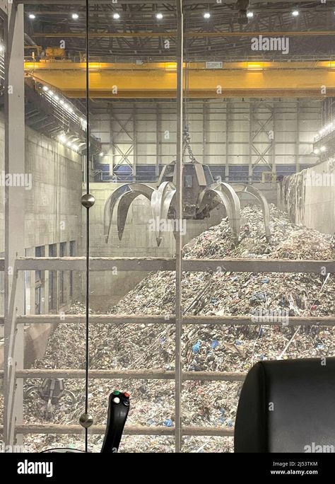 Interior of a waste management facility that combusts wastes to produce electricity, Waste Incineration and Energy Production Facility,Trash to energy Stock Photo Swachh Bharat, Waste Management System, Waste To Energy, Workshop Projects, Factory Interior, Recycling Plant, Electronic Waste, Construction Waste, E Waste