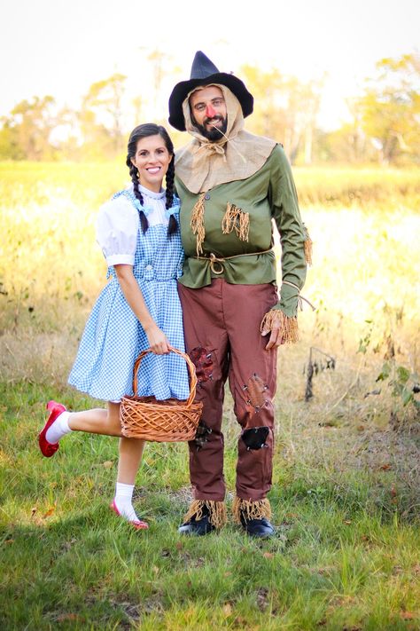 Dorothy Wizard Of Oz Costume Diy, Wizard Of Oz Couples Costume, Dorothy Costume Couple, Dorothy And Scarecrow Costume Couple, Scarecrow And Dorothy Costume, Dorthy Costume Couple, Wizard Of Oz Scarecrow Costume Diy, Dorothy Couple Costume, Dorothy And Lion Costume