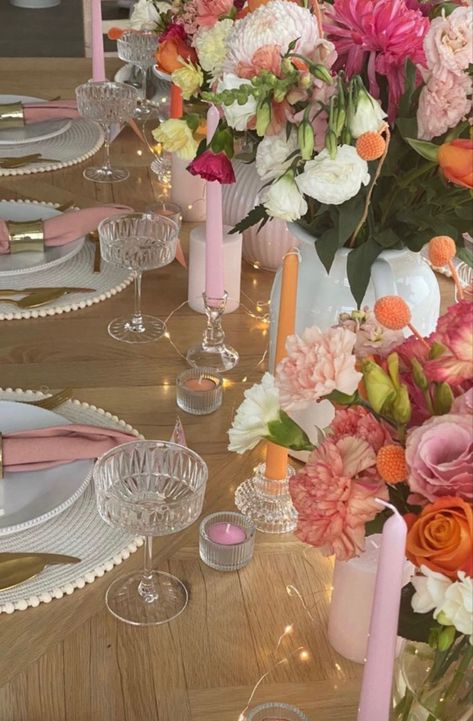 Dinner Party Flowers And Candles, Cute Tablecloth Ideas, Birthday Brunch Color Scheme, Birthday Lunch Decorations, May Dinner Party, Pretty Dinner Table, Garden Party Indoors Decorations, Pink Bday Dinner, Lunch Party Aesthetic