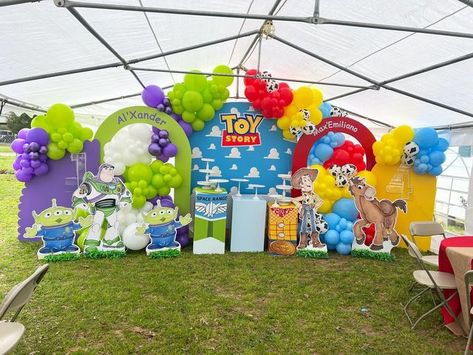 1st Birthday Party Toy Story, Toys Story Birthday, Toy Story Birthday Party Backdrop, 1st Birthday Boy Toy Story Theme, Toy Story Balloon Decorations, Buzz And Woody Party, Woody And Buzz Birthday Party, Buz Light Year Birthday Ideas, Toy Story Party Backdrop