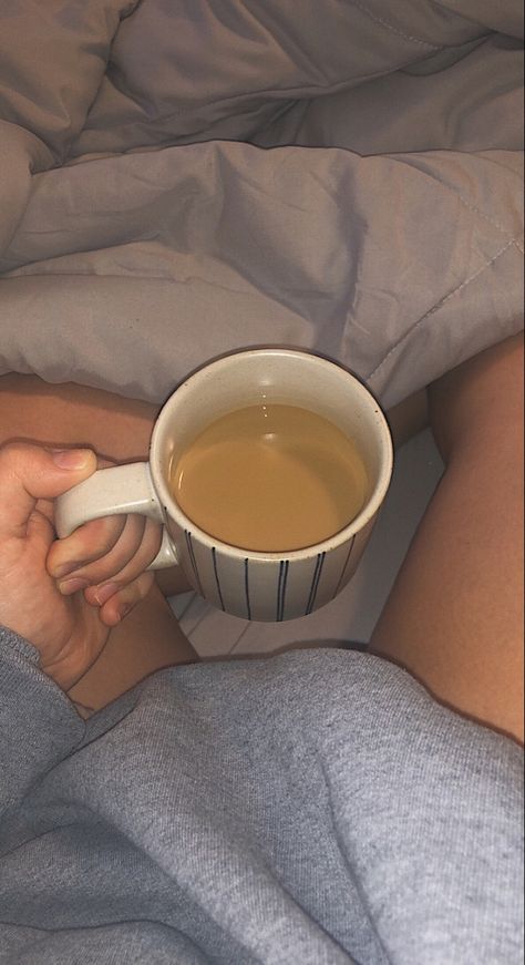 Coffee Pictures Photography, In Bed Aesthetic Night, Coffee At Night, Night Bed Snap, Relaxing At Home, Bed Pictures Woman, Morning Bed Snap, Tea In Bed, Night Coffee Snap