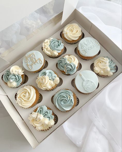 White Cupcake Decorations, Aesthetic Birthday Cupcakes Ideas, Cupcake For Men Birthday, Muffins Birthday Decoration, White Birthday Cupcakes, Cupcakes Birthday Boy, Man Birthday Cupcakes, Simple Cupcake Designs Birthday, Blue White Cupcakes