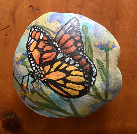 Butterfly On Rock Painting, Painted Rocks With Butterflies, Painted Rock Butterfly, Monarch Butterfly Painted On Rocks, Happy Stone, Monarch Butterfly Oil Painting, Wood Paintings, Stone Ideas, Art Rock