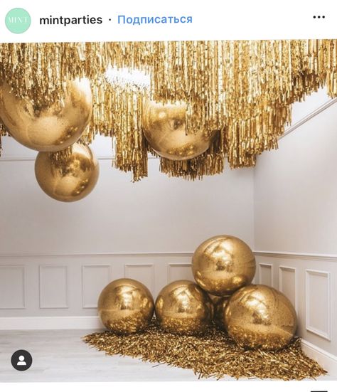 All Gold Party Decorations, New Year Event Decoration, Foil Curtain Decoration Ideas, Golden Disco Party, All Gold Party, New Year’s Eve Decor, Gold Decorations Party, New Year’s Eve Decorations, Golden Birthday Decor