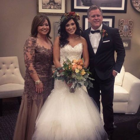 Kari Jobe - Pictures of Her Wedding Kari Jobe Wedding, Cody Carnes, Natural Bouquet, Kari Jobe, Thanksgiving Weekend, Wife Life, Nature Wedding, Kendall Jenner, Flower Crown