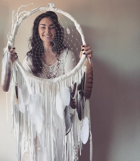 Dream big | To love a person is to see all of their magic & remind them of it when they have forgotten. Big Dream Catcher, Big Dream Catchers, Dream Catcher Craft, Macrame Boho, Hippie Life, Bohemian Lifestyle, Diy Crafts For Home Decor, Love A, Dream Big