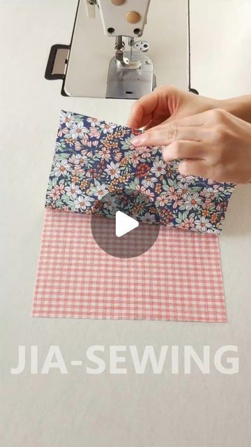 How To Sew A Bag, Diy Christmas Gifts Funny, Makeup Pouch Diy, Diy Fabric Purses, Sewing Tailoring, Handmade Fabric Purses, Pochette Diy, Purse Diy, Handbag Sewing Patterns