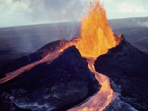 What is the tallest volcano in the world? Shield Volcano, Kilauea Volcano, Mauna Loa, Hawaii Volcano, Lava Flow, Active Volcano, Big Island Hawaii, Gods Creation, Natural Phenomena