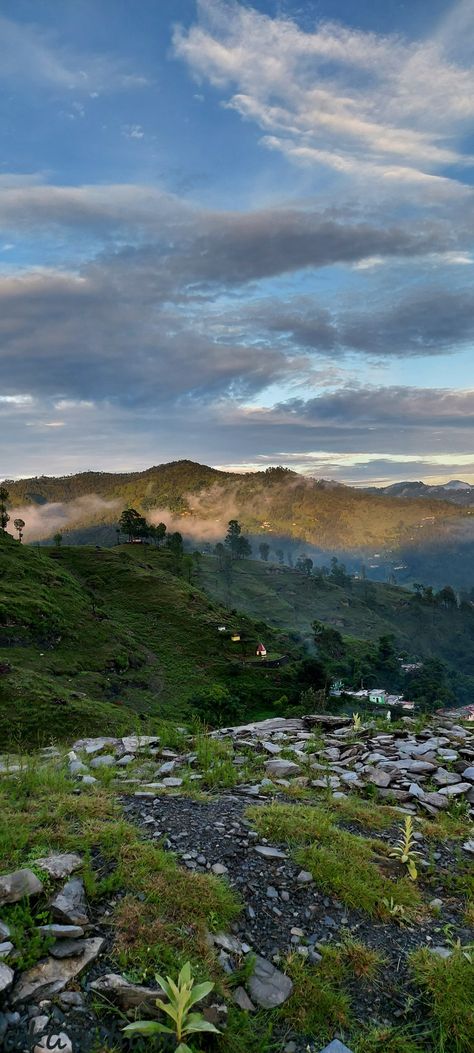 A beautiful evening in almora, uttarakhand. Masoori Uttarakhand, Uttarakhand Aesthetic, Uttarakhand Mountains, Uttarakhand Nature, Uttarakhand Photography, Uttarakhand Beauty, Almora Uttarakhand, Snap Video, Music Supplies